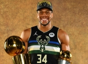 南宫体育-字母哥在加拿大队比赛中大胜，精彩发挥引发热议！的简单介绍