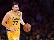 南宫体育-东契奇连续三场比赛得分超过势不可挡，阿森纳挑战极限！的简单介绍