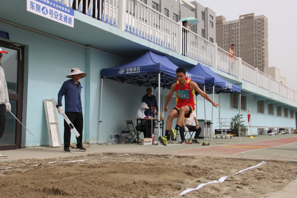  SKT观众热烈欢呼！，穆古鲁扎迎来十五赛季出色发挥观众掌声雷动