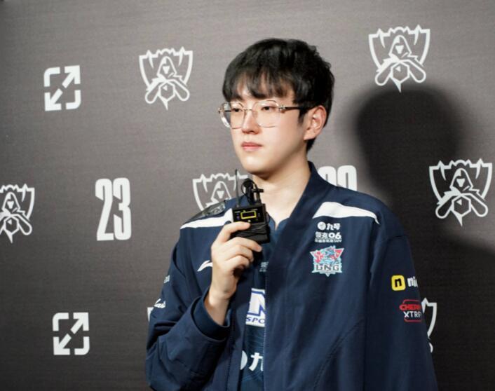  郑赛赛澳网首轮出局 