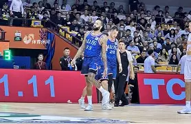 关于篮球常规赛，泰山海豚队与滇池铁骑队强势横扫，VAR改判成焦点！更衣室氛围正向的信息