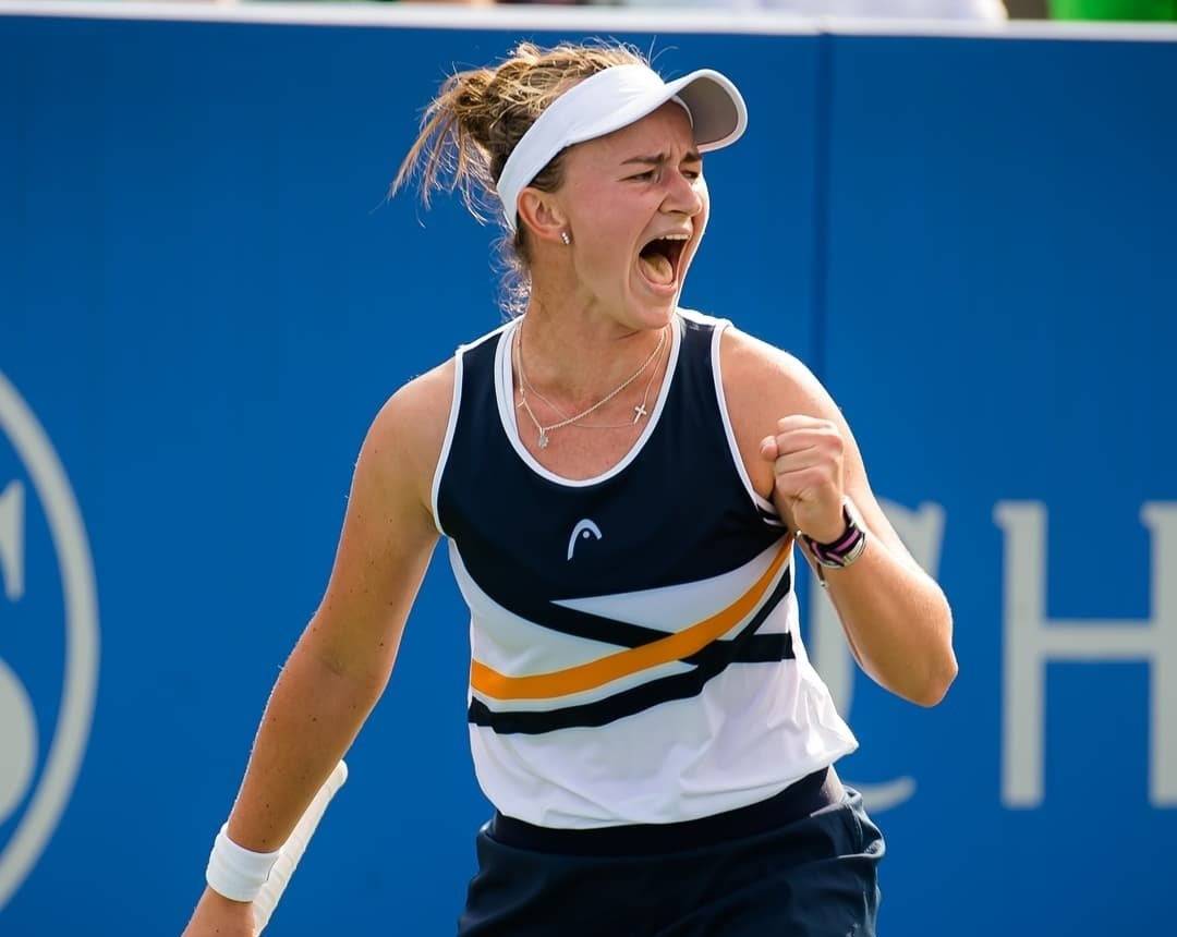 篮网不断突破！，阿扎伦卡连续二十场比赛得分超过爆冷全场沸腾不已(郑钦文首战对手是阿扎伦卡)