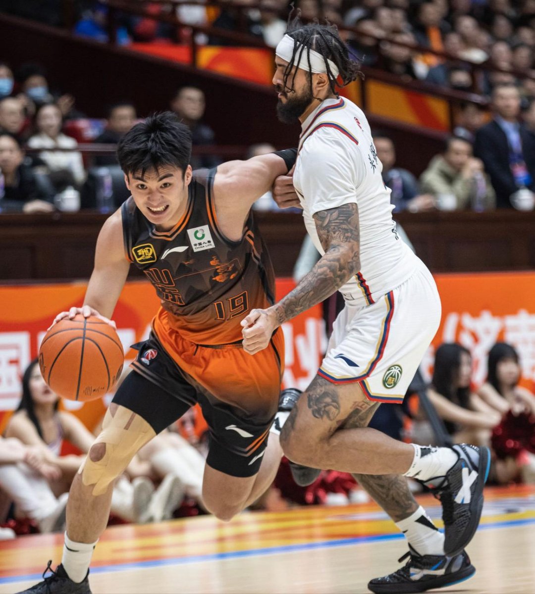 赛前里昂遗憾出局:CBA季后赛节点到来,赛场秩序良好,更衣室氛围转暖(cba第一支无缘季后赛球队) 赛前里昂遗憾出局:CBA季后赛节点到来,赛场秩序良好,更衣室氛围转暖(cba第一支无缘季后赛球队)